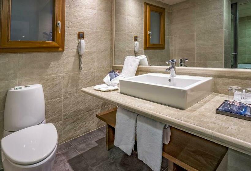 غرفة قياسية مزودة بجاكوزى, Roc Blanc Hotel & Spa
