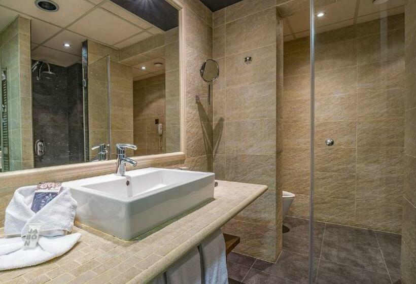 غرفة قياسية مزوَّدة بشُرفة, Roc Blanc Hotel & Spa