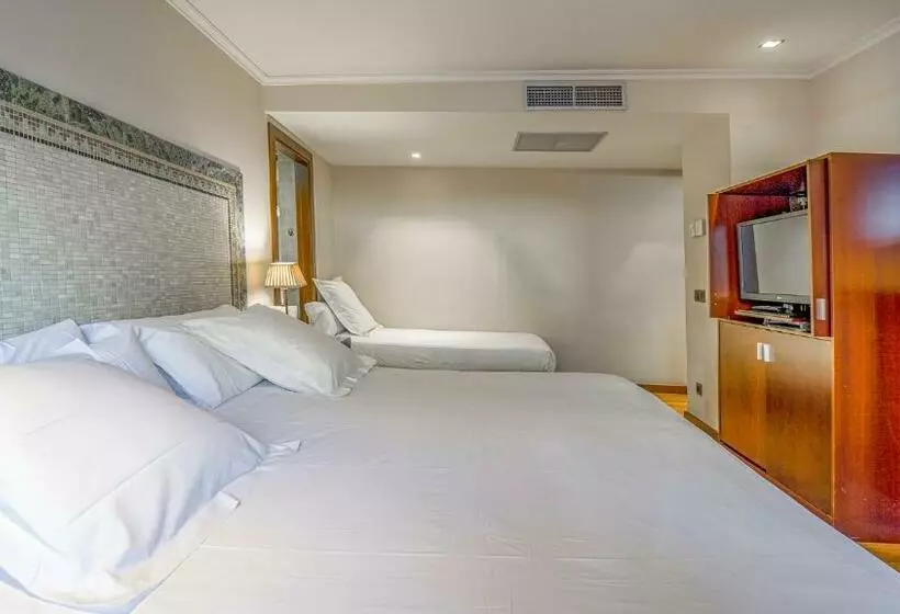 اتاق لوکس با بالکن, Roc Blanc Hotel & Spa