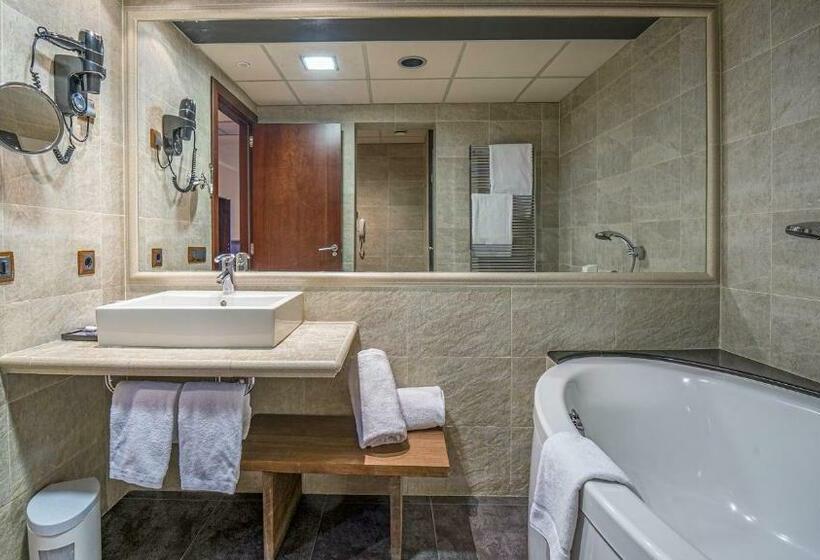 غرفة ديلوكس مزودة بشرفة, Roc Blanc Hotel & Spa