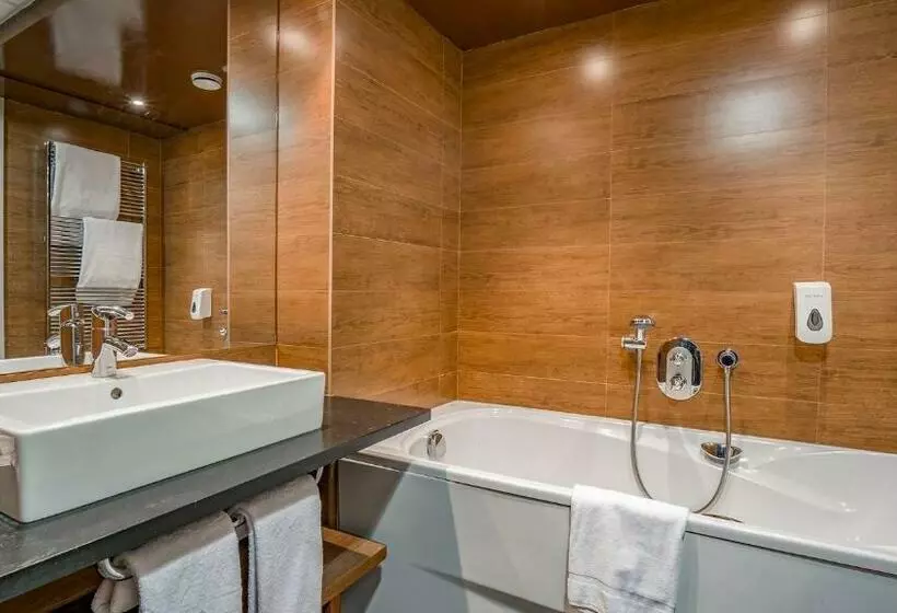اتاق سوپریور سه تخته, Roc Blanc Hotel & Spa