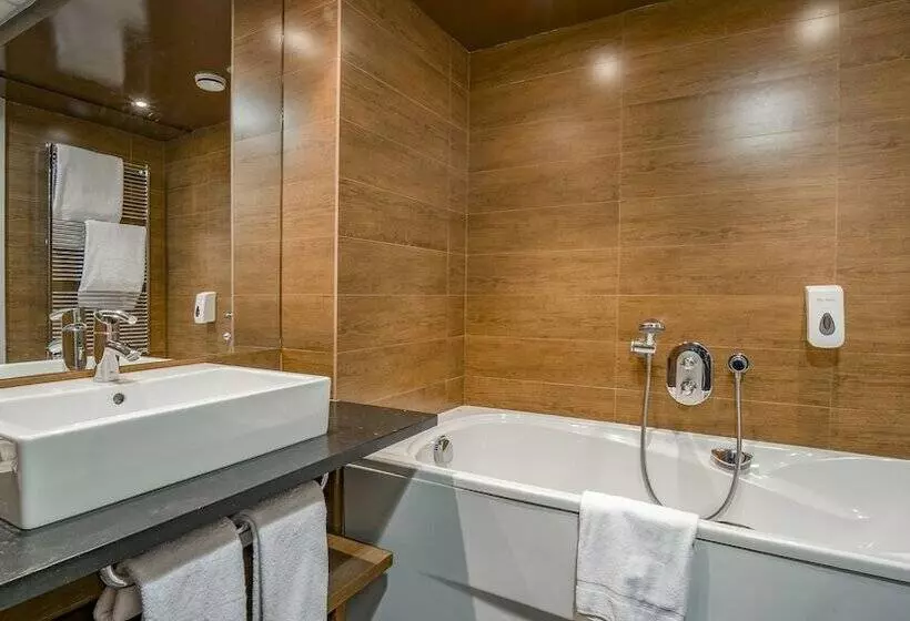 اتاق سوپریور چهار تخته, Roc Blanc Hotel & Spa