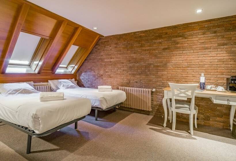 غرفة سوبيريور رباعية, Roc Blanc Hotel & Spa