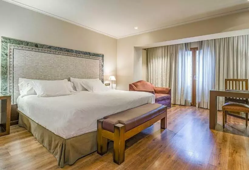 اتاق لوکس با چشم‌انداز شهر, Roc Blanc Hotel & Spa