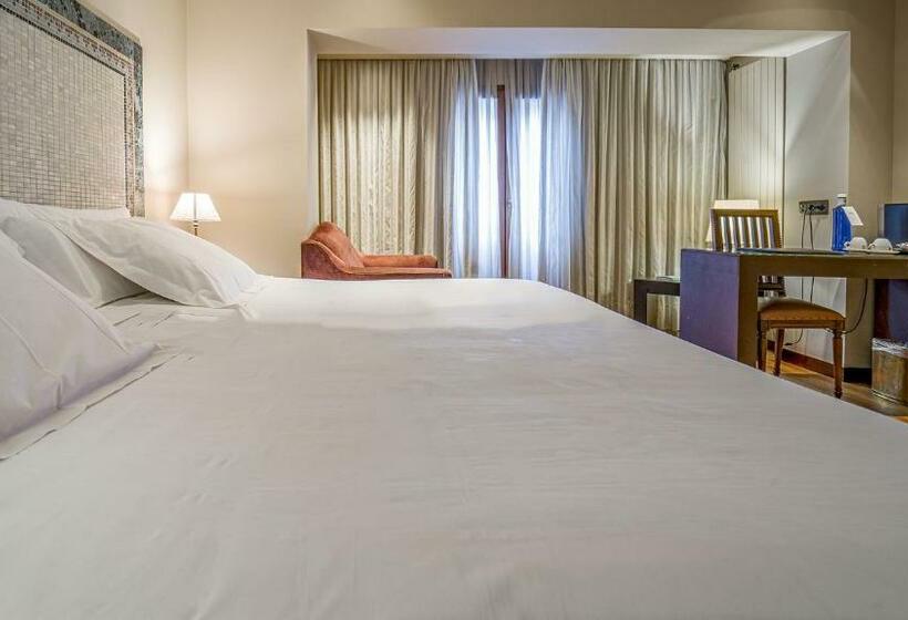 غرفة ديلوكس مطلة على المدينة, Roc Blanc Hotel & Spa