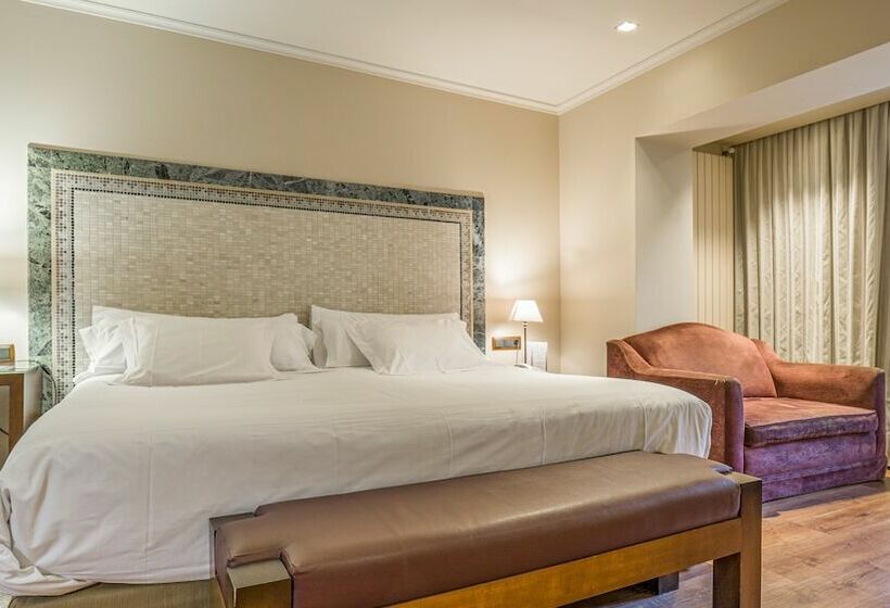 غرفة ديلوكس مطلة على المدينة, Roc Blanc Hotel & Spa