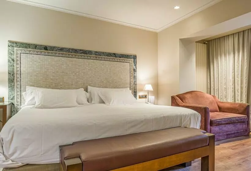 اتاق لوکس با چشم‌انداز شهر, Roc Blanc Hotel & Spa