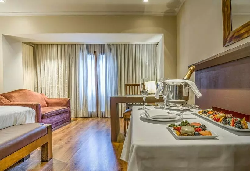 اتاق لوکس با چشم‌انداز شهر, Roc Blanc Hotel & Spa
