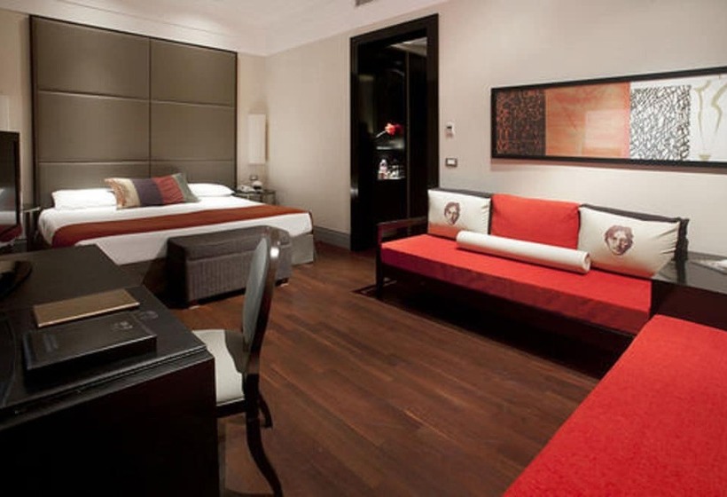 اتاق استاندارد سه نفره, Savoy