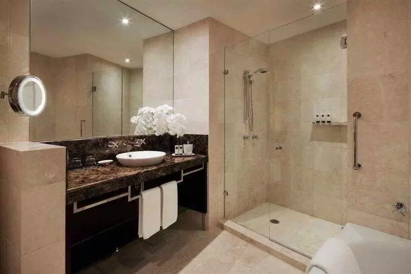 Club Room King Bed, Sofitel Sydney Wentworth