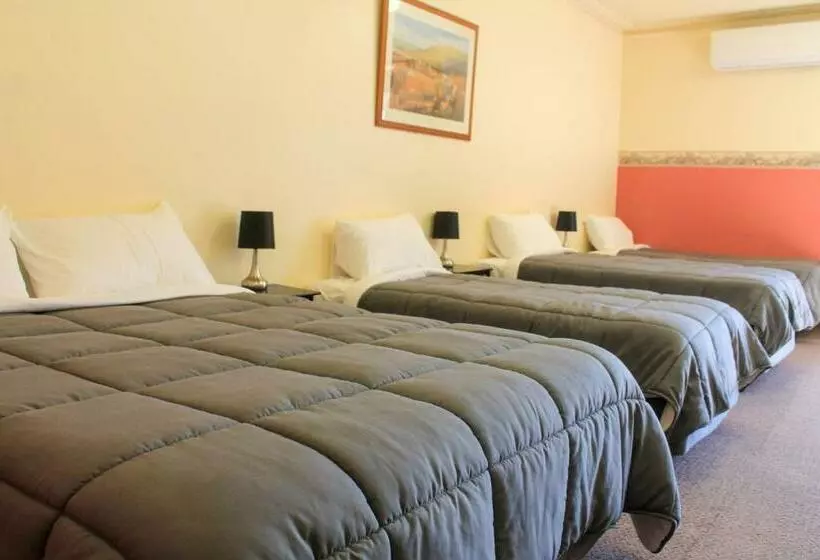 Perhehuone, St. Georges Motor Inn