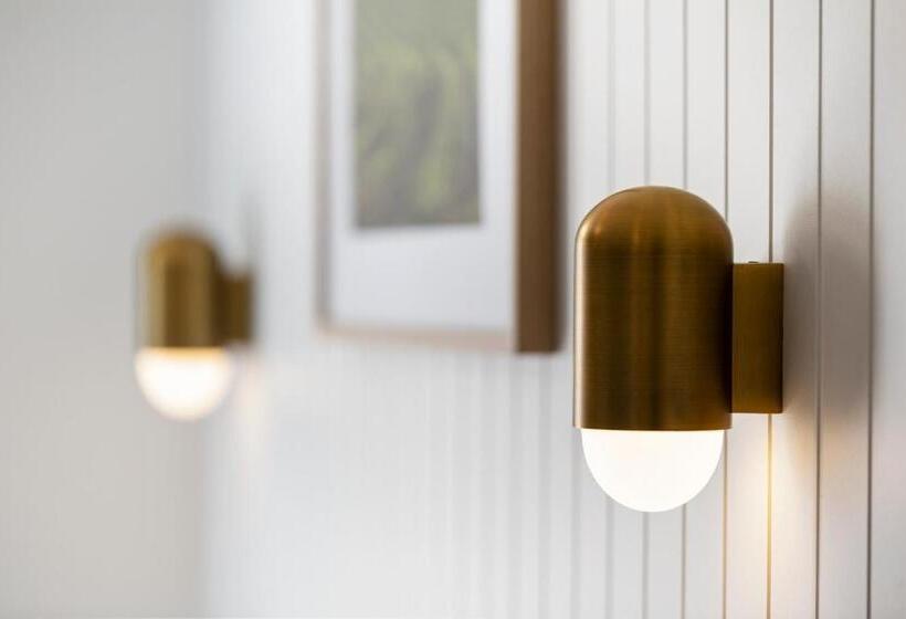 اتاق لوکس, The Wine Vine