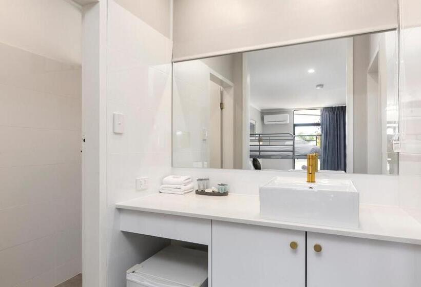 اتاق لوکس, The Wine Vine