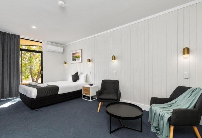 اتاق لوکس, The Wine Vine