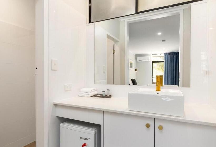 اتاق لوکس, The Wine Vine