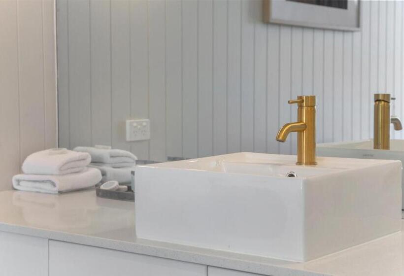 اتاق استاندارد برای معلولان, The Wine Vine