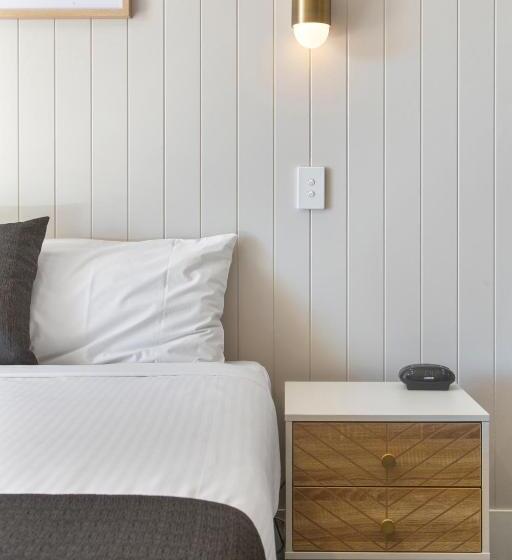 اتاق استاندارد برای معلولان, The Wine Vine