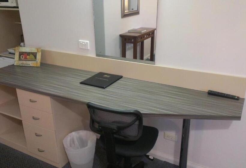 エクゼクティブルーム, Lindy Lodge Motel