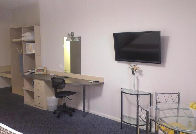 エクゼクティブルーム, Lindy Lodge Motel