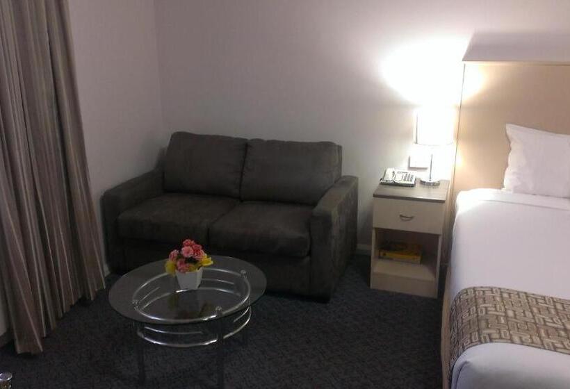 エクゼクティブルーム, Lindy Lodge Motel