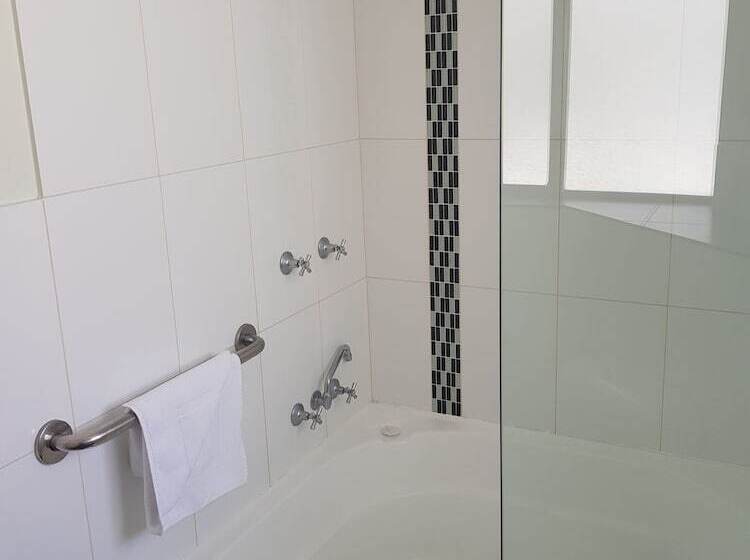 Апартаменты 2 Спальни, St Tropez Apartments