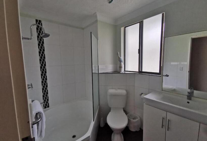 Апартаменты 2 Спальни, St Tropez Apartments