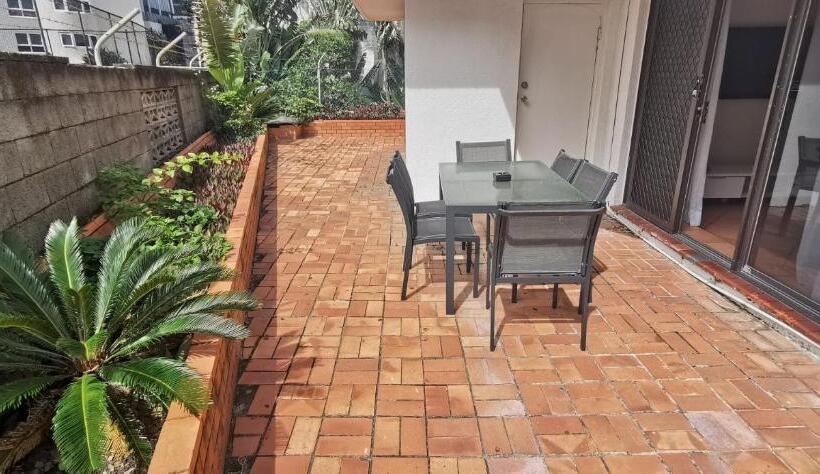 Апартаменты 2 Спальни, St Tropez Apartments