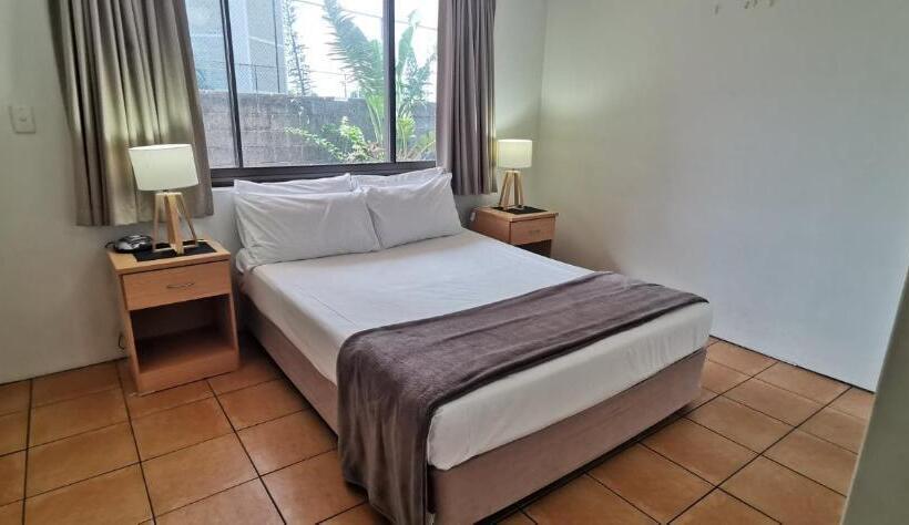 Апартаменты 2 Спальни, St Tropez Apartments