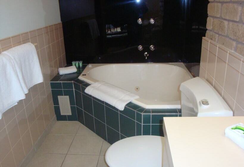 Семейный Номер, Surf City Motel
