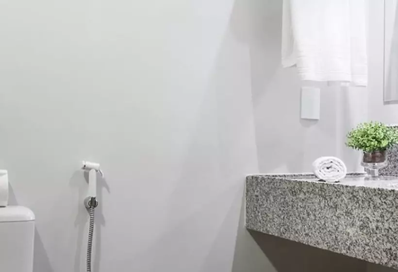 Deluxe Kolmen Hengen Huone, Cambirela