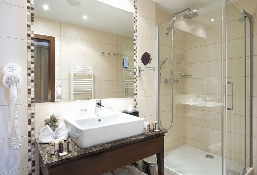 اتاق اجرایی, Devin