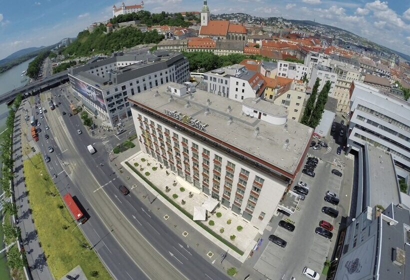 اتاق اجرایی, Devin