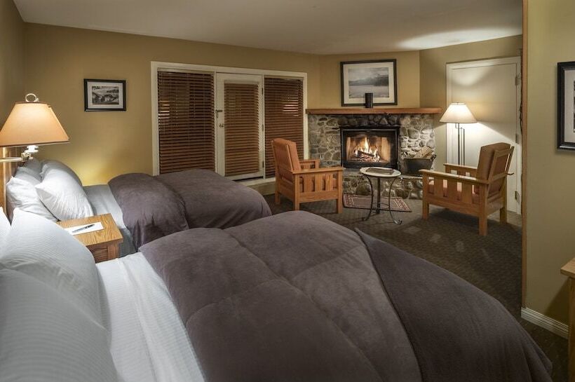 带2个双人床的标准工作室, Emerald Lake Lodge