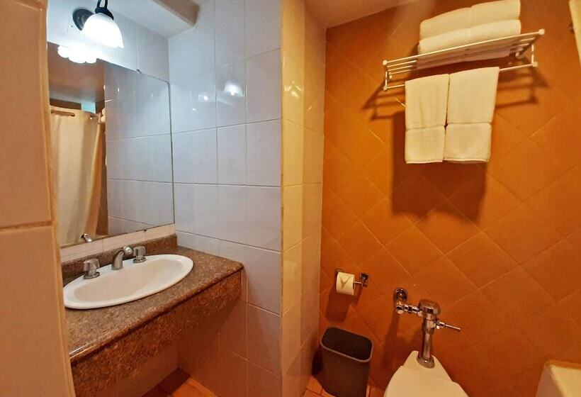 اتاق استاندارد یک نفره, Gloria La Paz