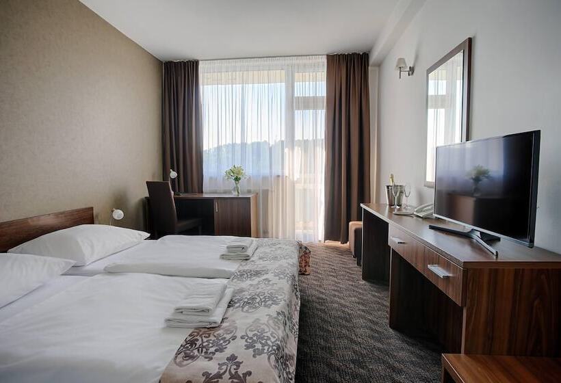 اتاق اجرایی, Magnolia