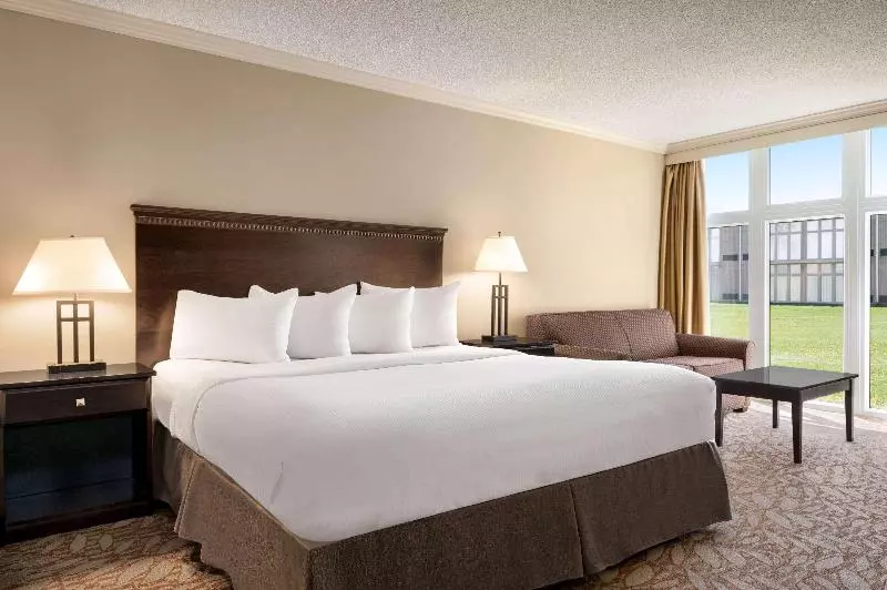Standardzimmer Kingsize Bett, Ramada By Wyndham Cornwall