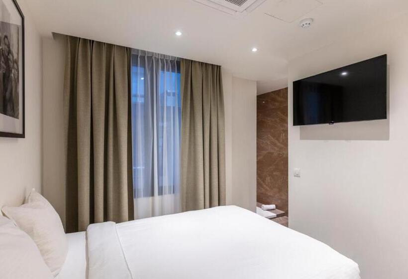 غرفة أساسية, The Market By Park