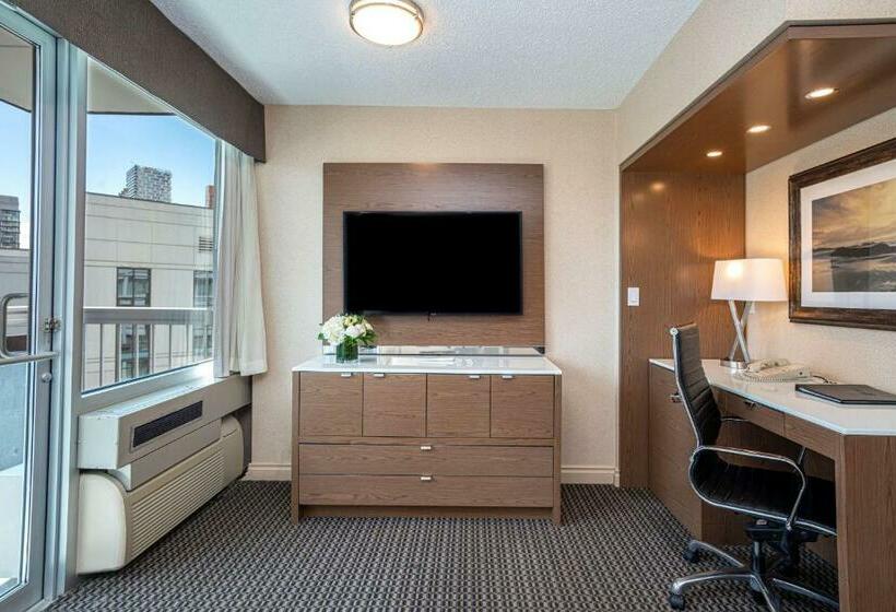 Номер Deluxe с Балконом, Best Western Premier Chateau Granville Hotel & Suites & Conference Centre