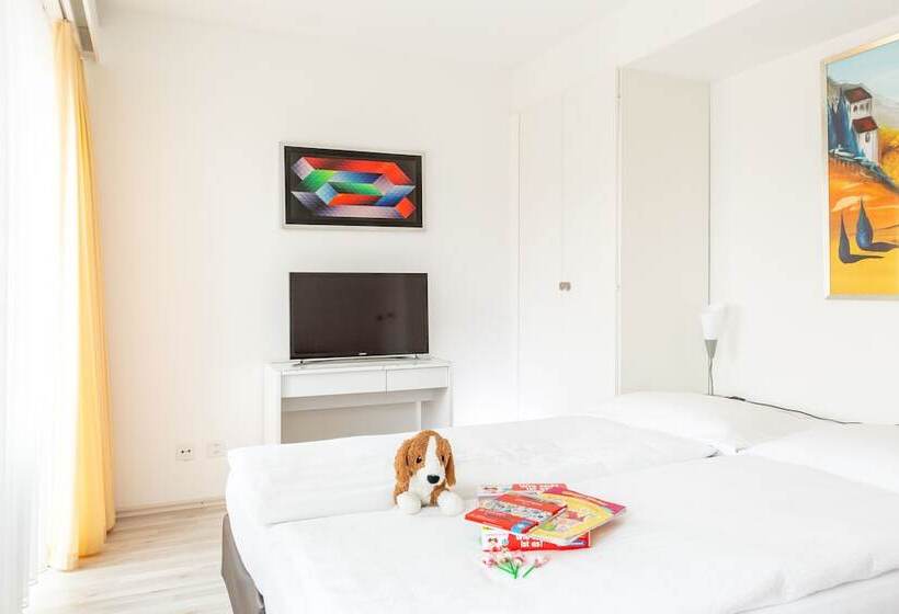 家庭套房, Alexander