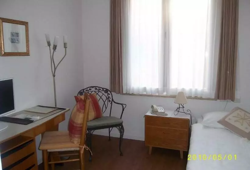 Habitación Estàndard Individual, Arcadia