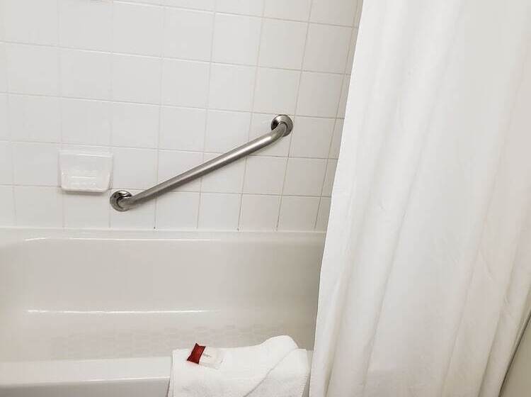 带2个双人床的标准工作室, Baymont By Wyndham Red Deer