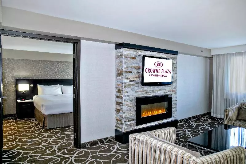 سوئیت جونیور با تخت بزرگ, Crowne Plaza Kitchener Waterloo, An Ihg