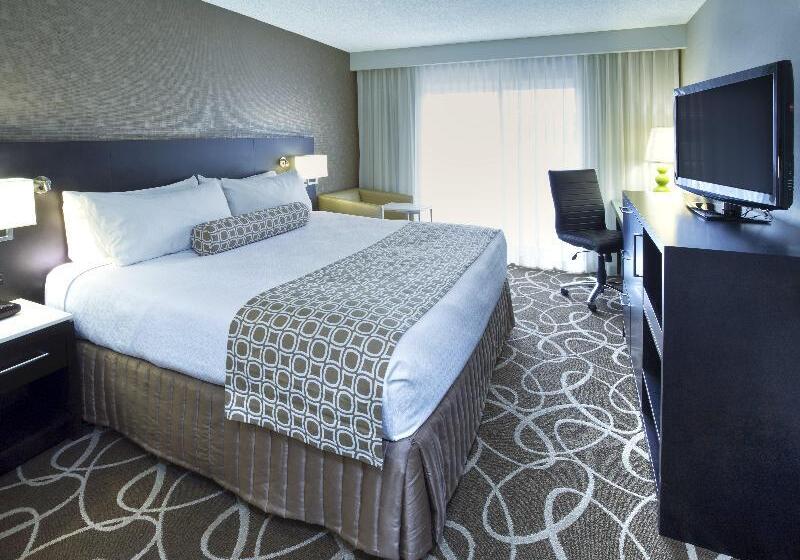 اتاق استاندارد با تخت بزرگ, Crowne Plaza Kitchener Waterloo, An Ihg