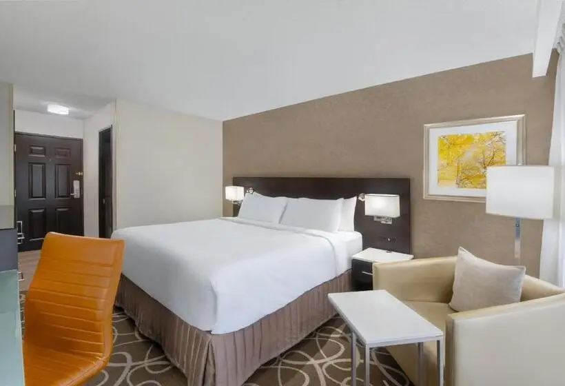 اتاق استاندارد با تخت بزرگ, Crowne Plaza Kitchener Waterloo, An Ihg