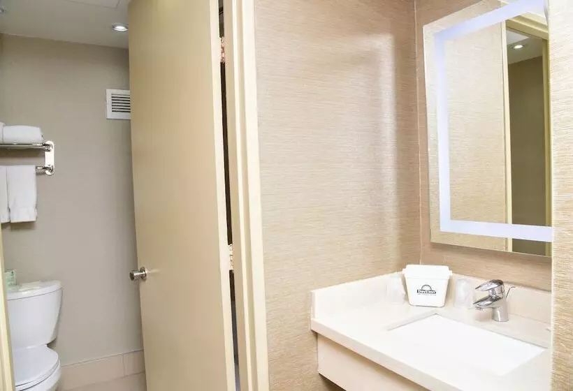 Standard-huone 2 Parivuodetta, Days Inn By Wyndham Ottawa