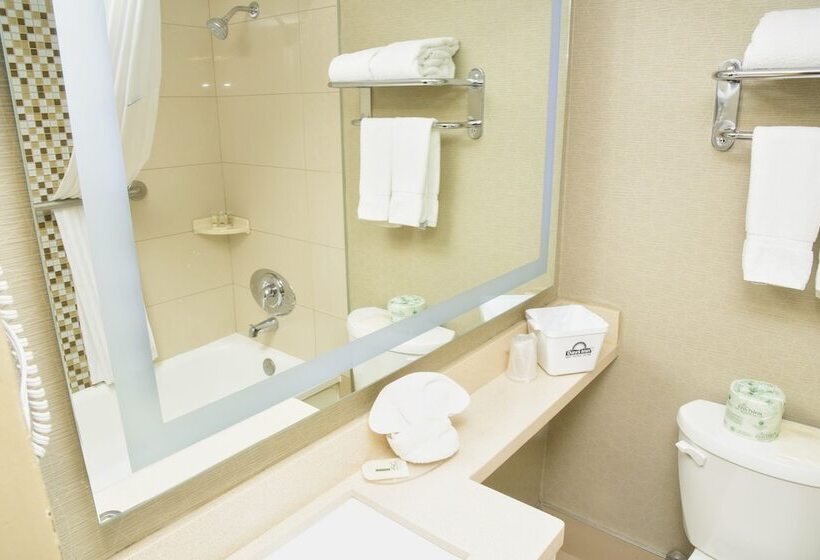 ２ダブルベッドのスタンダードルーム, Days Inn By Wyndham Ottawa