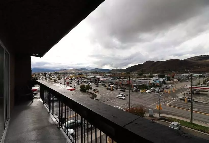 ファミリールーム, Divya Sutra Plaza And Conference Centre, Vernon, Bc
