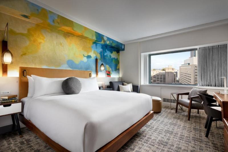 Büyük Çift Kişilik Yataklı Delüks Oda, Fairmont The Queen Elizabeth