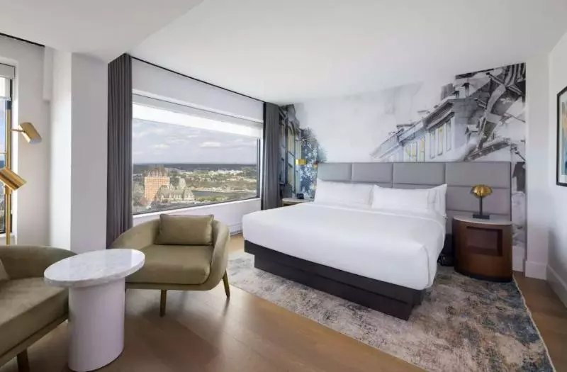 キングサイズベッドのスタンダードルーム, Hilton Quebec