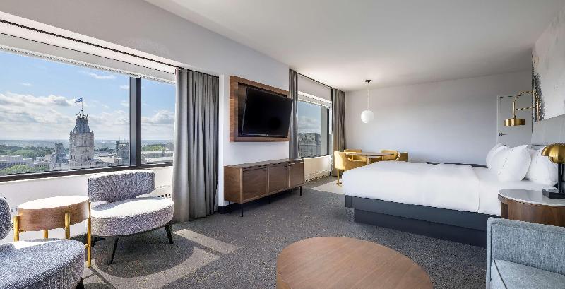 سوئیت با چشم‌انداز رودخانه, Hilton Quebec